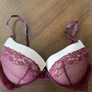 Emma lifts 1 cup size,slots to add additional pad